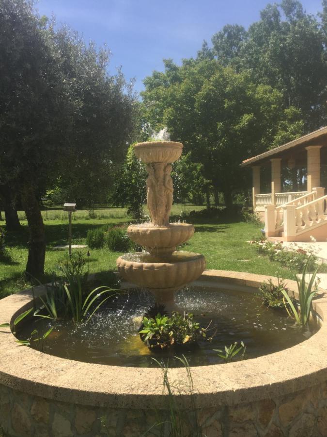 B&B Gite D'Ayran Saint-Quentin-la-Poterie Eksteriør billede